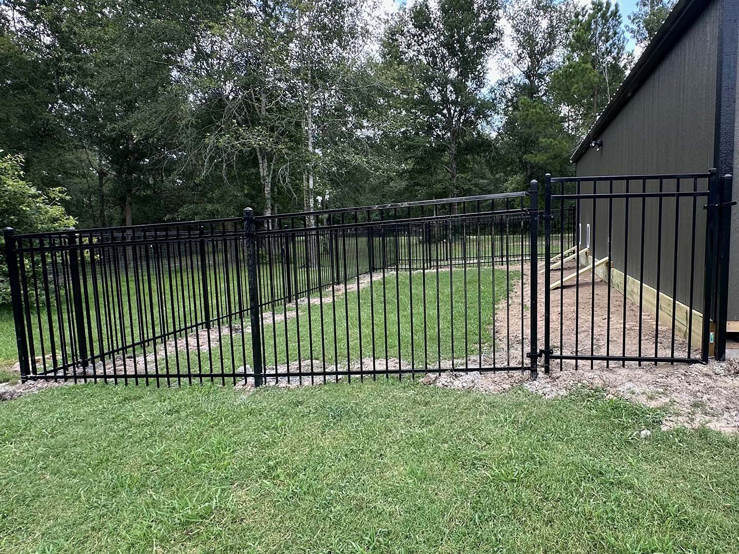 Picture of a Texas aluminum fence