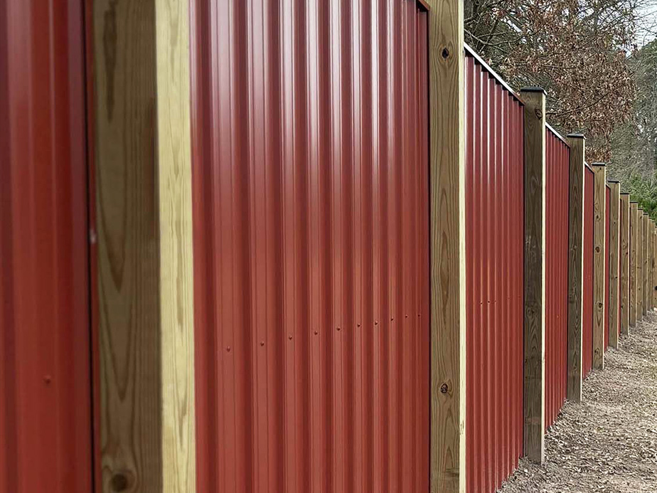 Aluminum Fence, Wrought Iron Fence,  Vinyl fence, Wood Fence and chain link fence options in the Livingston, Texas area.