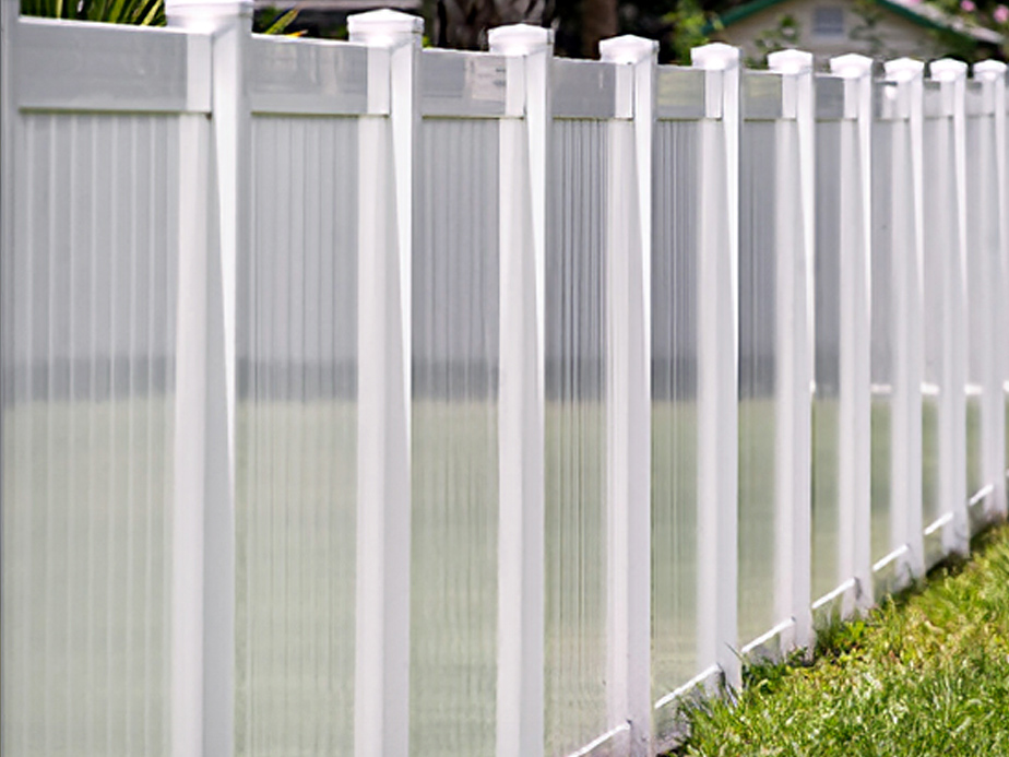 Vinyl fence options in the Livingston, Texas area.