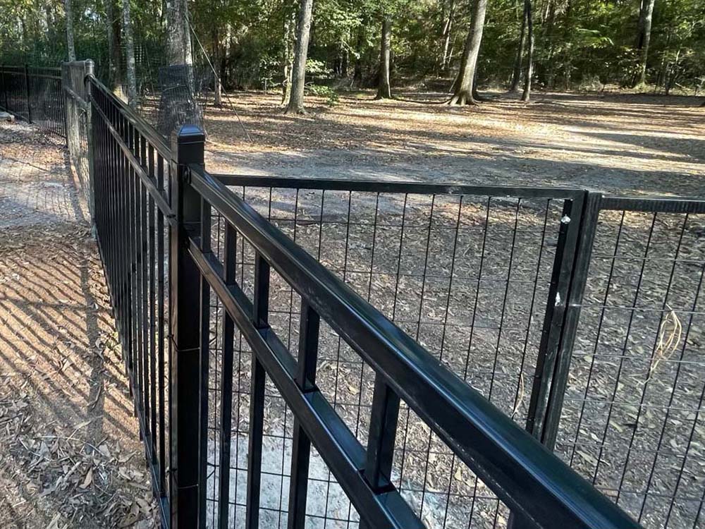 Residential aluminum and metal fence in Lufkin TX