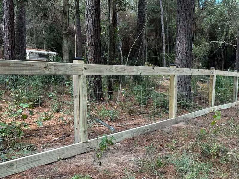 Welded Wire Wood Fence in Lufkin, Texas