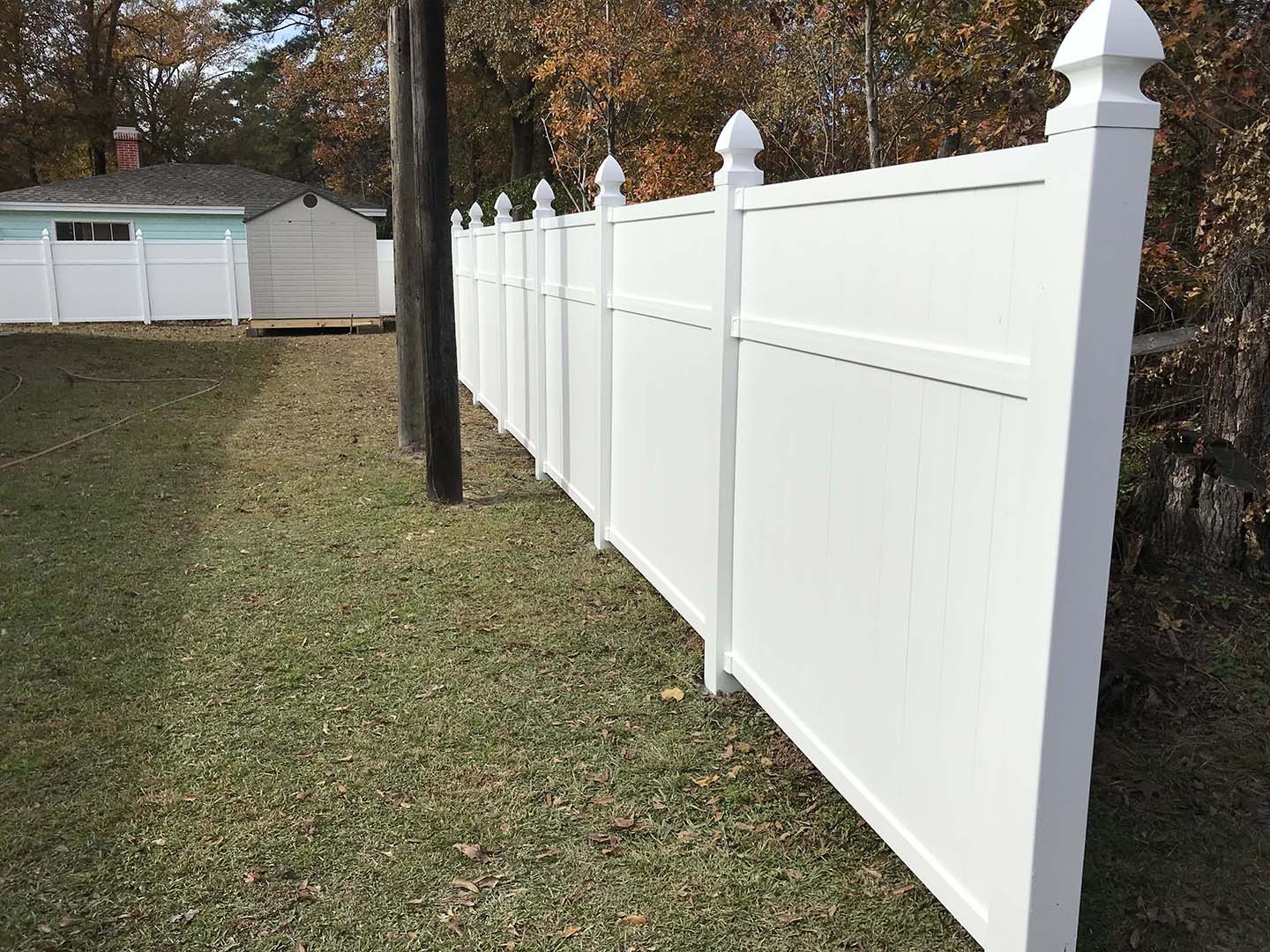 White vinyl privacy fence install in Lufkin Texas