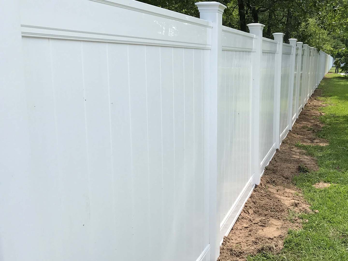 White vinyl privacy fence install in Lufkin Texas