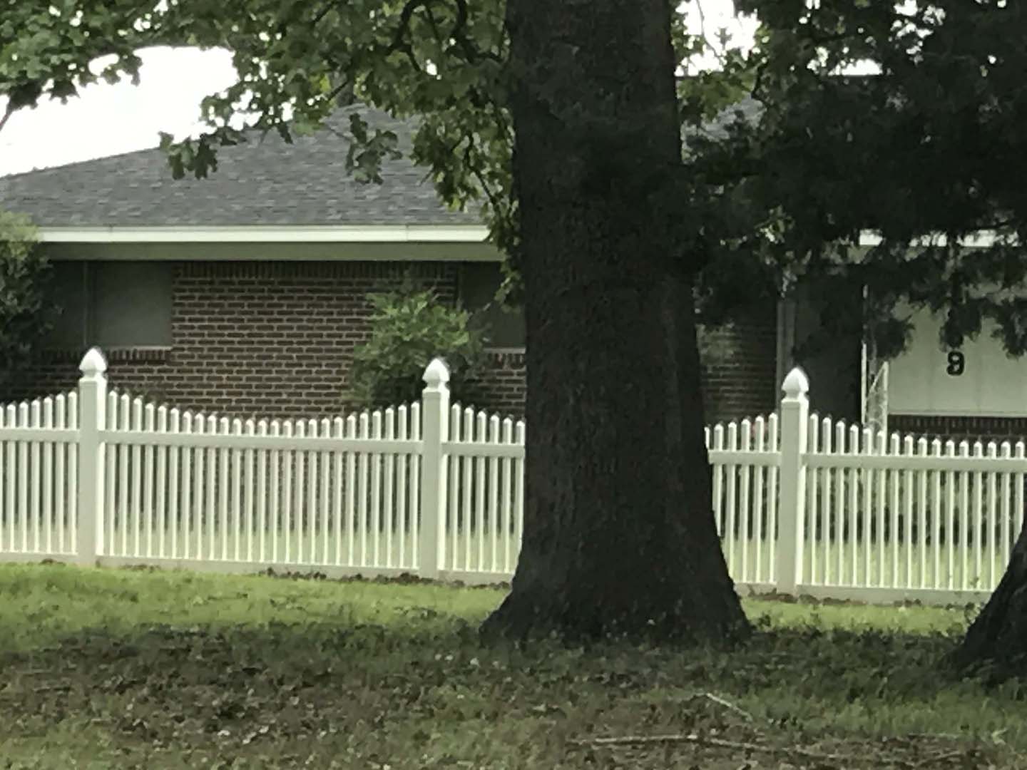 White picket vinyl fence install in Lufkin Texas